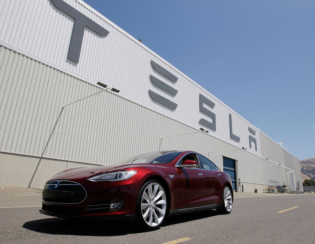 Earns Tesla Motors